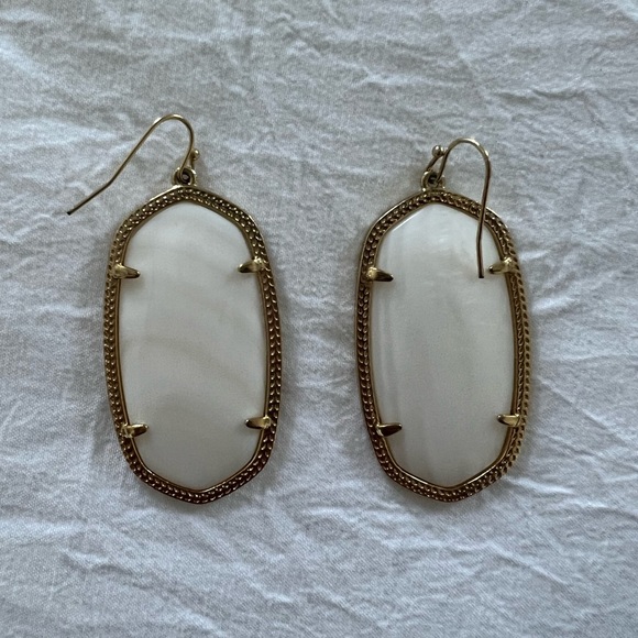 Kendra Scott Jewelry - Kendra Scott Elle Gold Drop Earrings in White Pearl